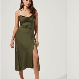 ASTR Gaia Midi Dress in Green